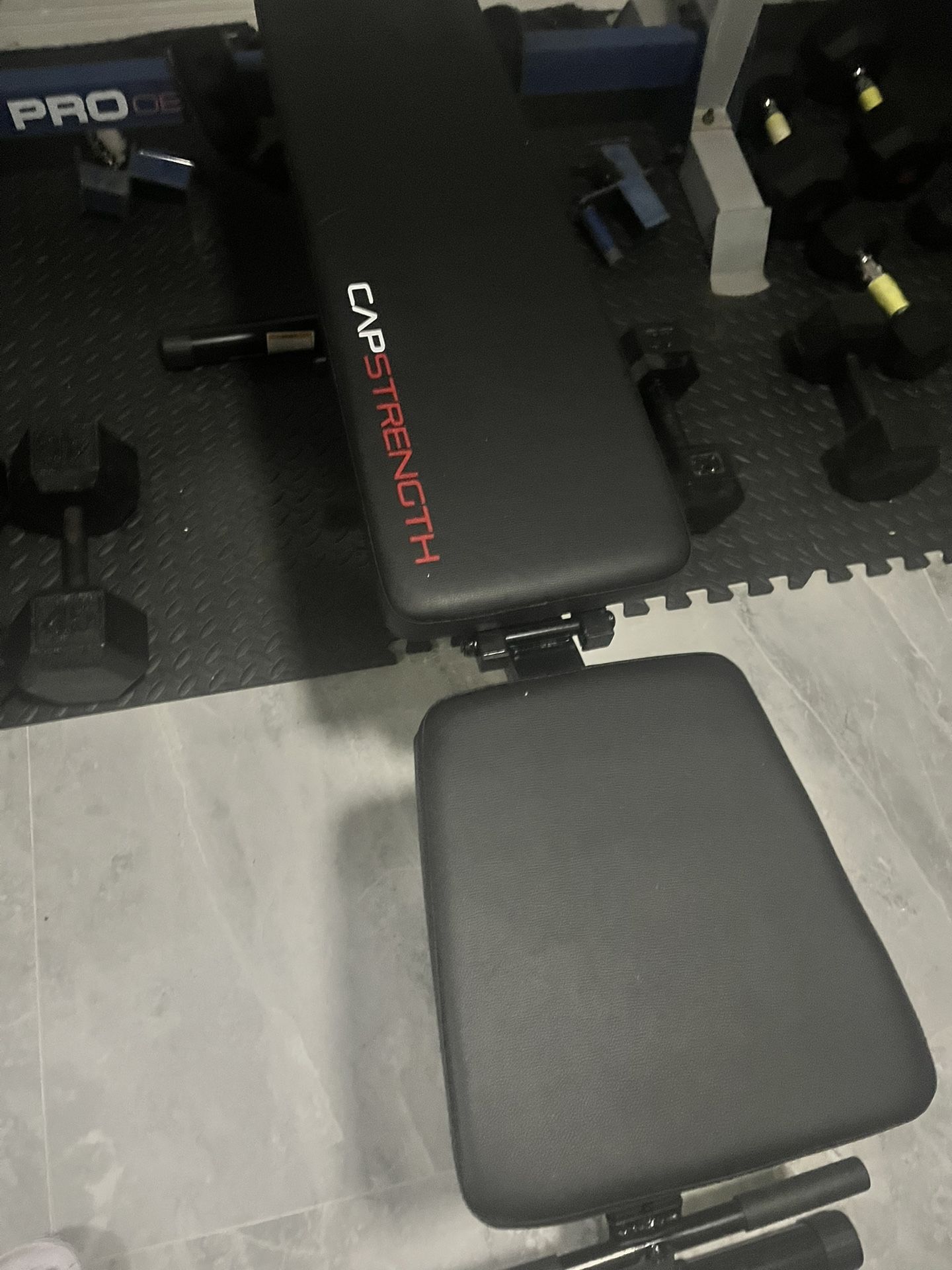 Cap Adjustable Bench For Weightlifting
