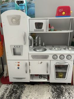 Children’s Play Kitchen With Accessories