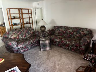 Pristine condition! Couch/loveseat set!
