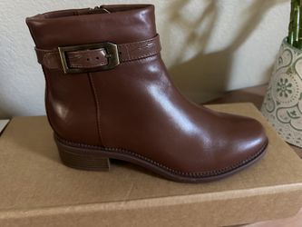 Brand New Woman’s Clark’s Boots Sz 9
