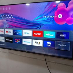 32” A45GV SERIES 720p SMART TV WITH WALL MOUNT