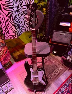 Squier rascal bass