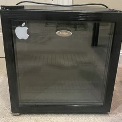 BLACK MINI FRIDGE 