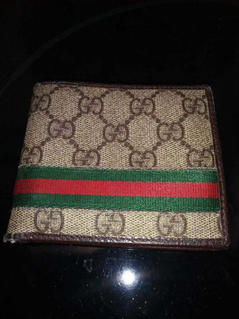 Authentic Gucci wallet in good condition