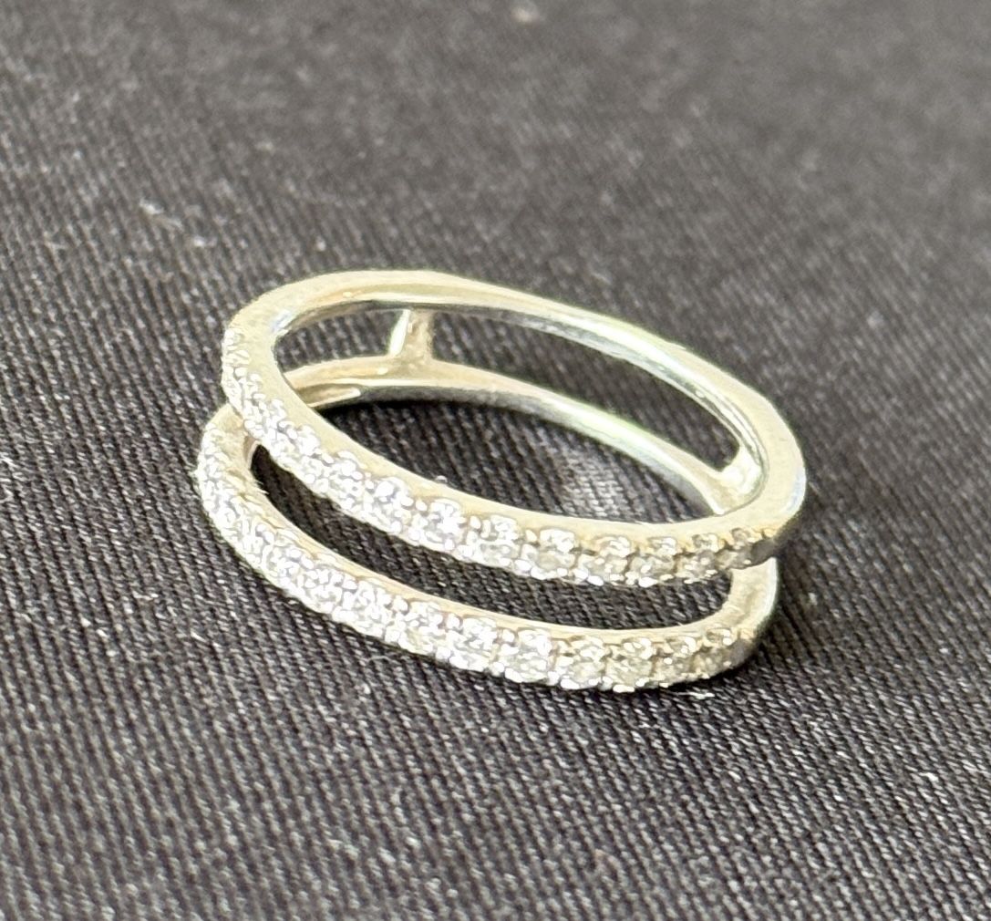 Woman’s wedding ring (Diamond Enhancer Band)
