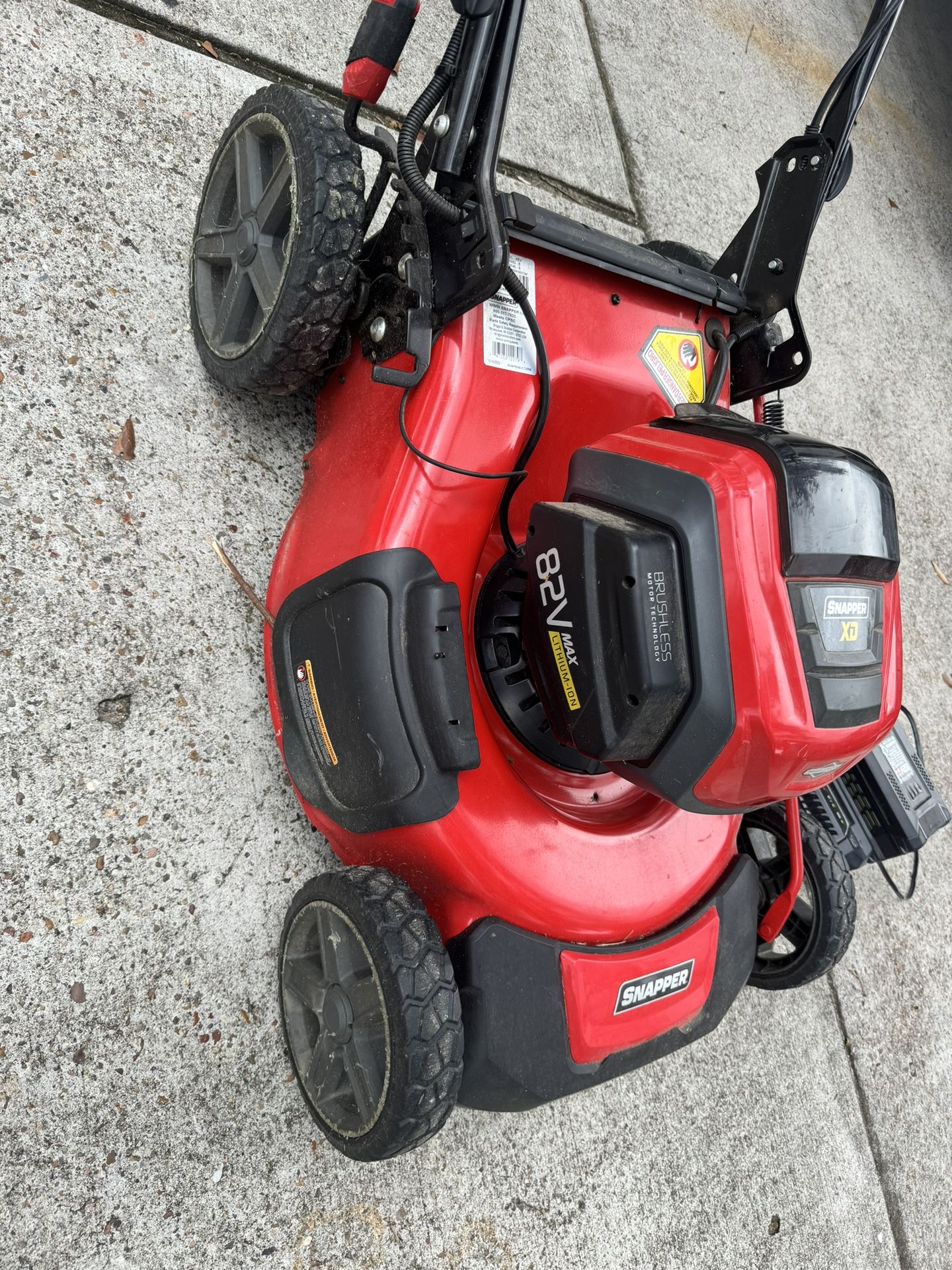 LAWN MOWER *battery Powered*