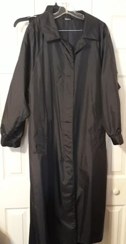 Ladies Rain Coat. Size 15/16