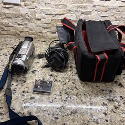 SONY DCR-TRV-20 Digital miniDV Camcorder with power supply and bag - working!