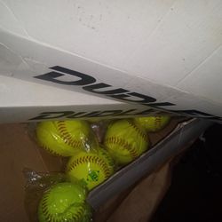 NEW IN WRAPPER 12 INCH & 11 INCH SOFTBALL 🥎🥎 SOFTBALLS! only 80 per dozen! Betta hurry 😜😁