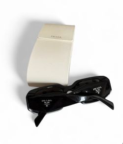 Black chic sunglasses