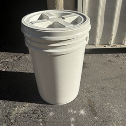 Pet Food Container 
