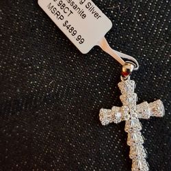 925 Sterling silver with mosinite