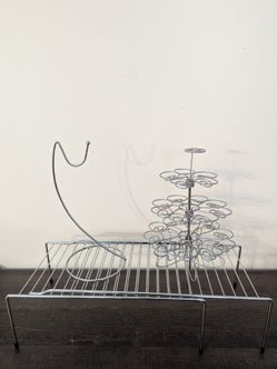 Expanding Shelf, Banana Holder and Mini Cupcake Holder