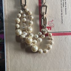 Faux pearls necklace