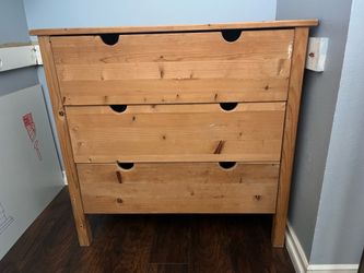 3 drawer wood dresser