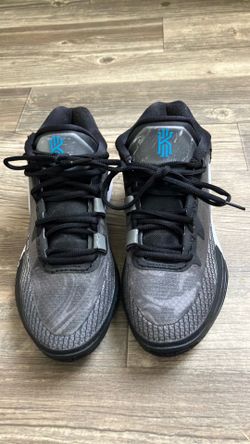 the Nike Kyrie 8 (Infinity Orca)  size 7