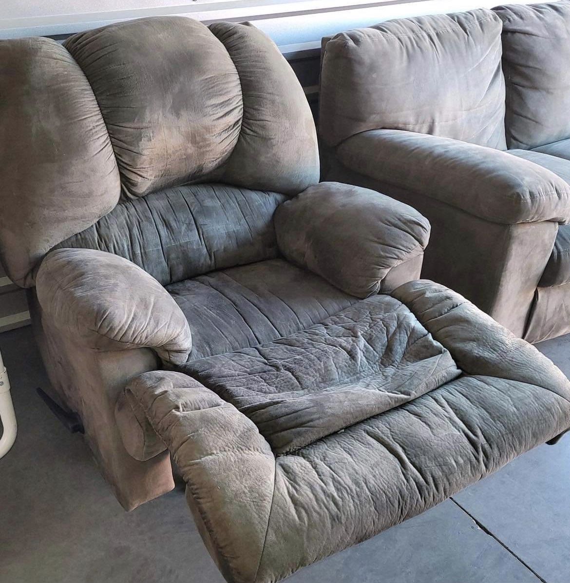 Love Seat And Recliner 