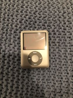 Rare iPod Nano 3rd gen 8 GB (Black )- Fits in shirt pocket