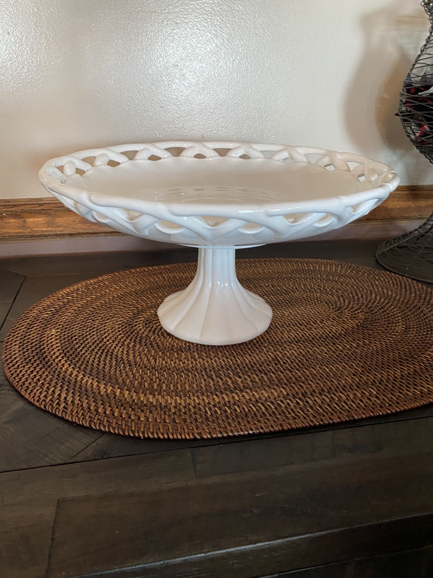 Cake plate pedestal dish