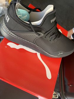 Men black pumas