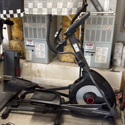 Schwinn 470 Elliptical