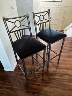 2 Bar stools