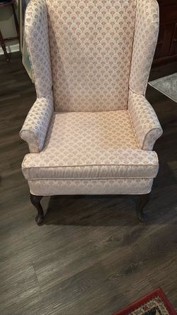Living room accent chair