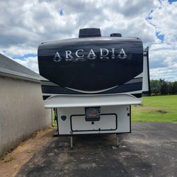 5th Wheel  Trailer 