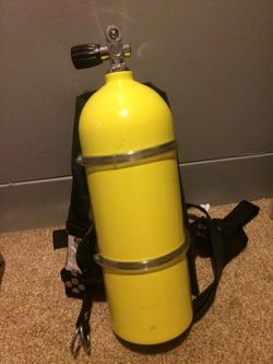 80 scuba tank and commercial harness
