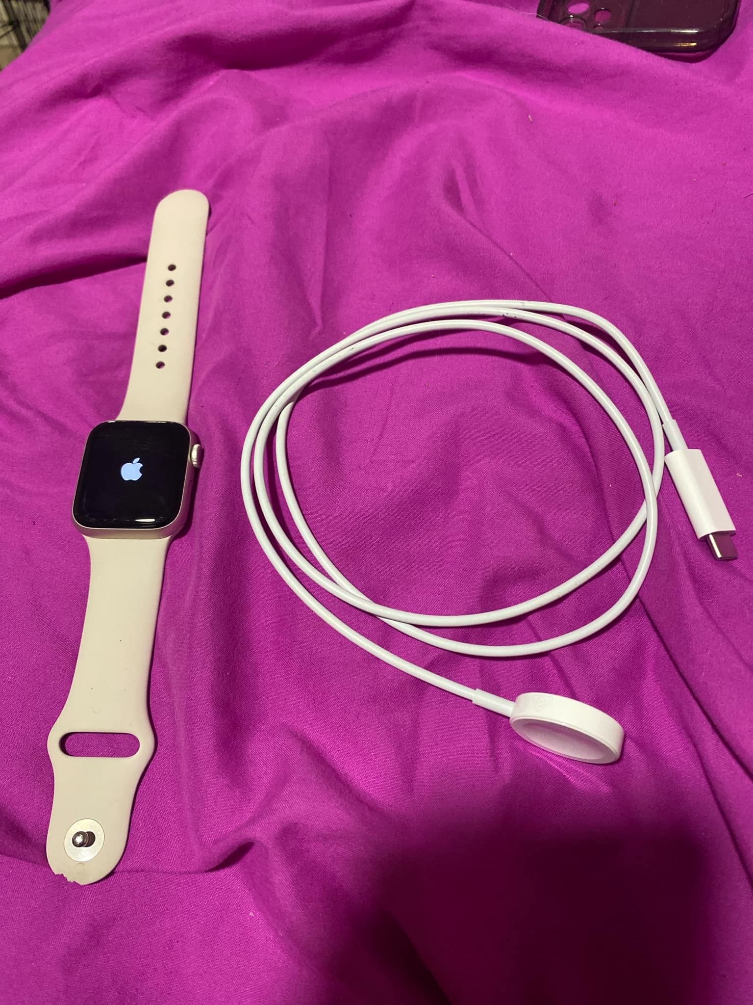 Apple Watch SE 44mm & Charger for Sale in San Antonio, TX OfferUp