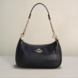 Black coach bag inspired but extremely accurate
