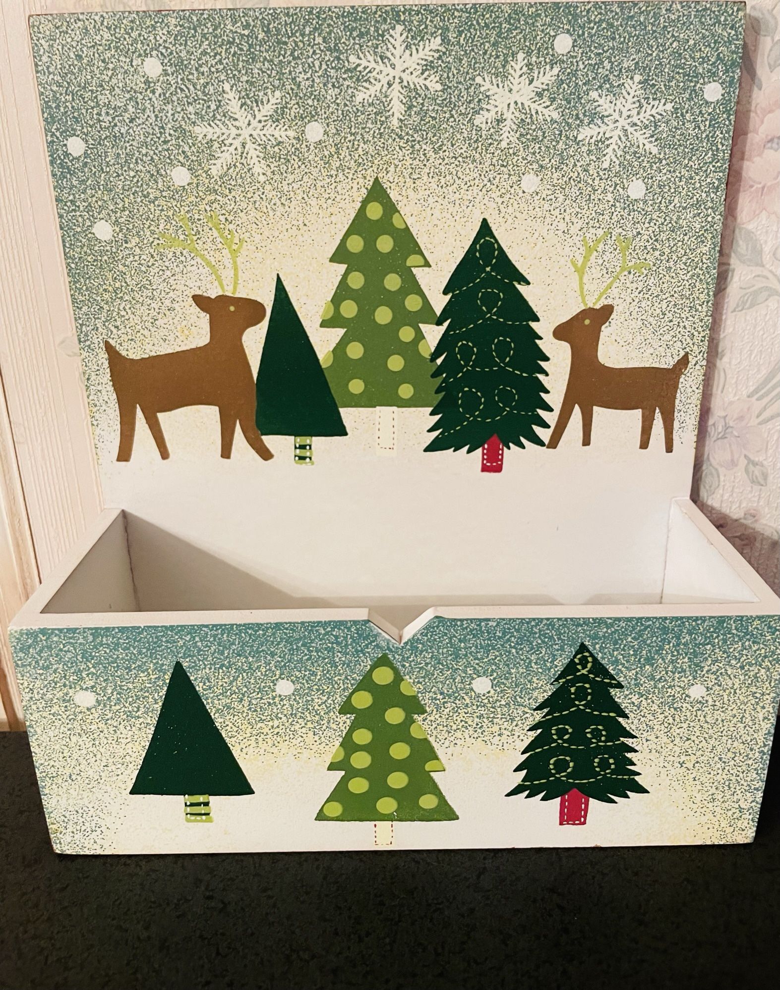 Vintage 1990’s Wooden Holiday/Winter Mail/Card Holder