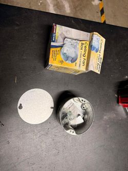 Hubbell RACO Galvanized Steel Round Electrical Box – Customer Return