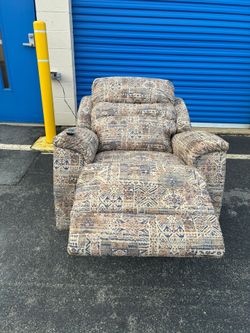 LAZYBOY OVERSIZED REEDWOOD POWER RECLINER CHAIR