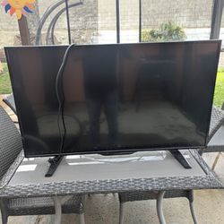 Insignia 40 Inch Smart TV Works Perfectly 