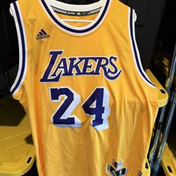 Adidas Kobe Bryant Lakers Jersey Swingman Large