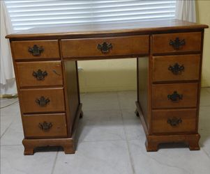 Desk wooden