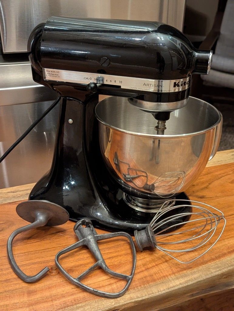 KitchenAid Artisan 5 qt Tilt Head Stand Mixer