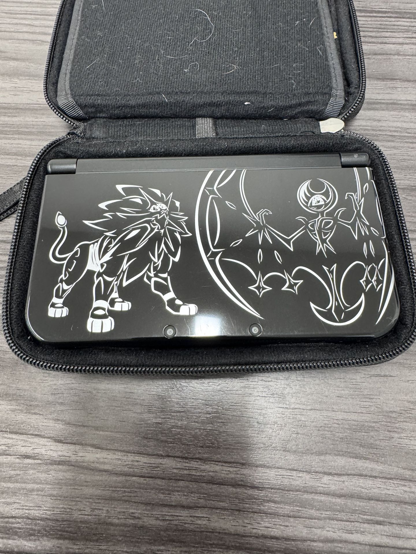 Nintendo 3DS XL Pokemon Solgaleo Lunala Limited Edition