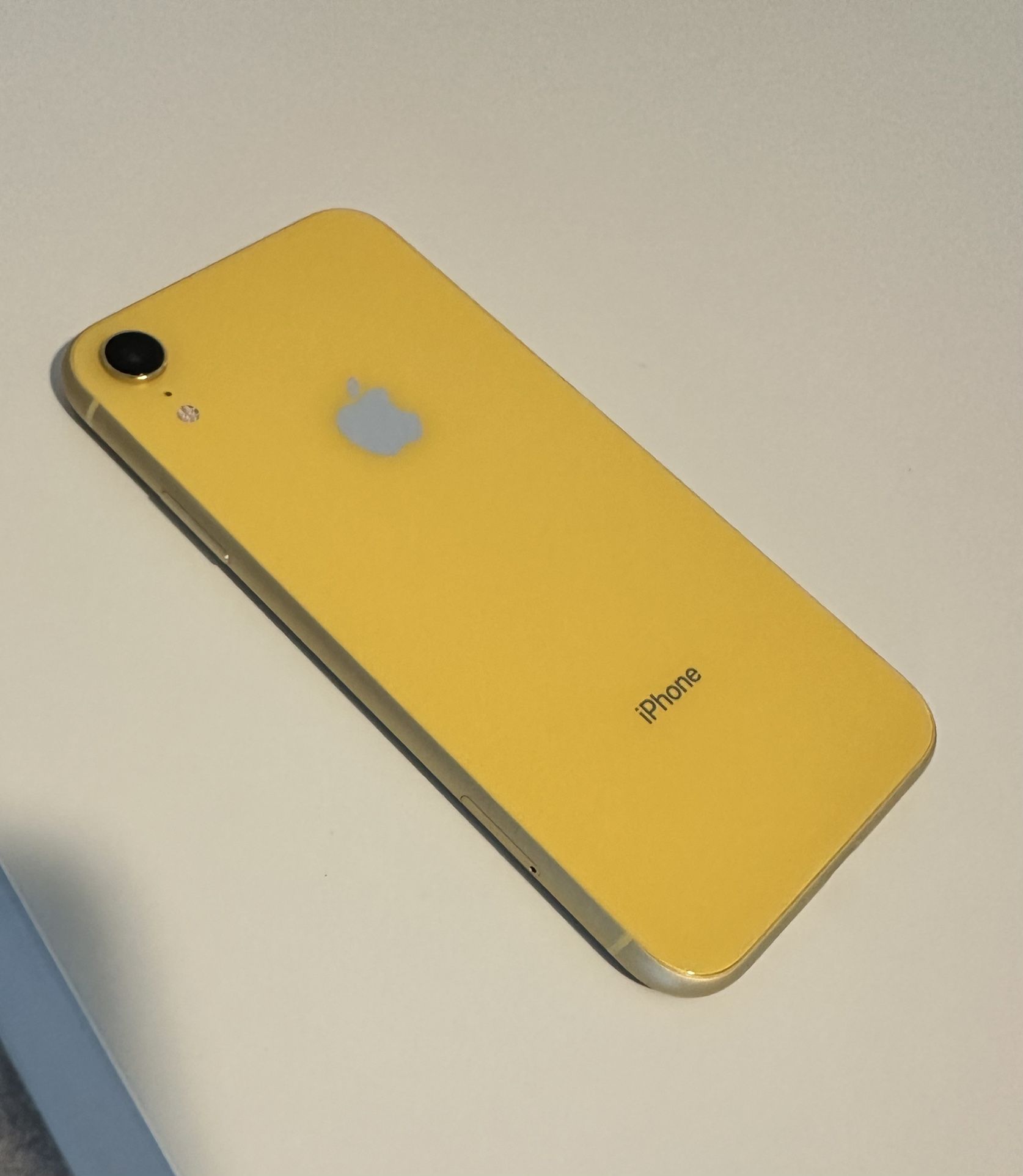 iPhone XR 64 GB - Unlocked - Yellow