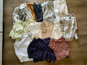 Selling as a bundle Women’s clothes. size - M - great condition