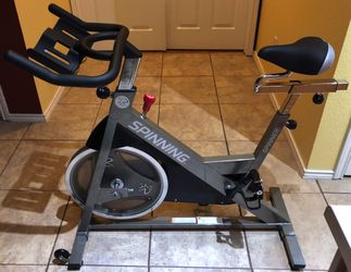 Spinner S7 Indoor Cycling Bike with Four Spinning DVDs for Sale in Austin TX OfferUp