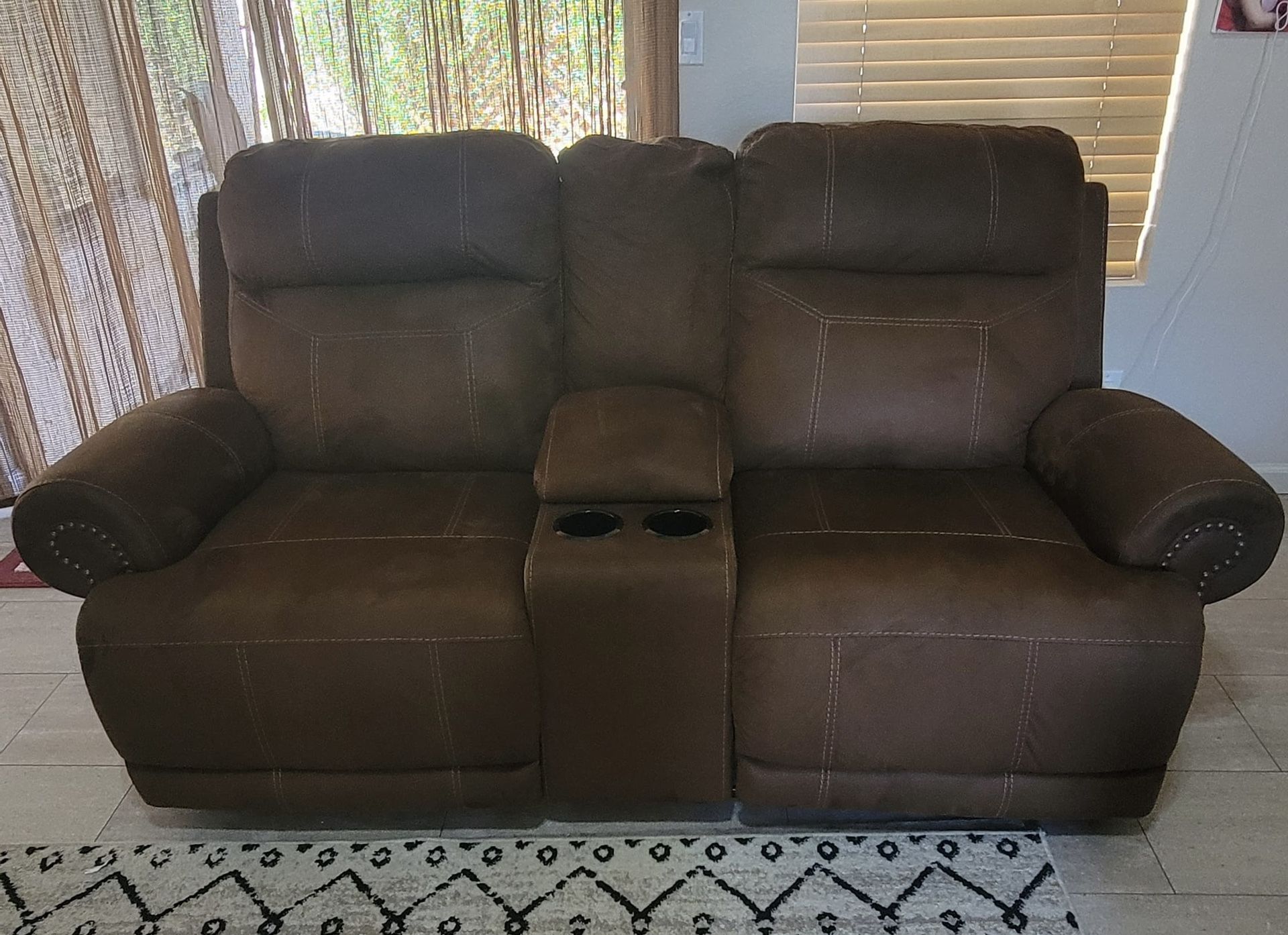 Manual reclining loveseat with console