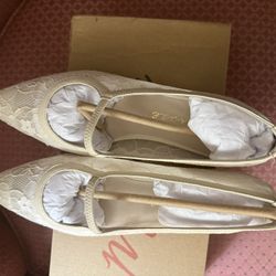 Matisse Fleur Ivory Lace WMS Size 7  *pick Up Only*