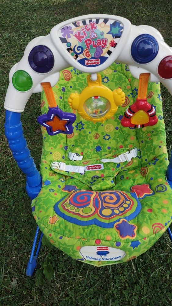 Kick N Play Fisher Price, Like New , With Calming Vibrations, Very Clean..