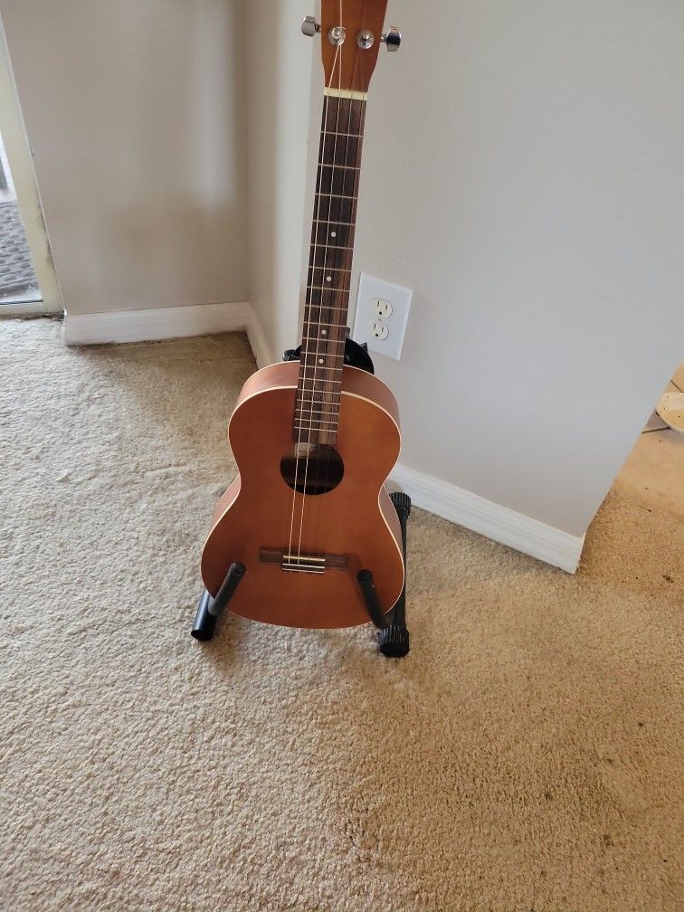 Like New LU21 B Lanikai Hawaiian Ukulele Baritone