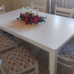 Dining Table And 6 Chairs 