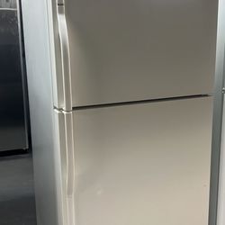 Kenmore Apartment Size Top Freezer Refrigerator With Ice Maker 
