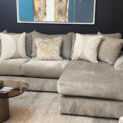 🤩New Sectional In Mocha Chenille 🤩