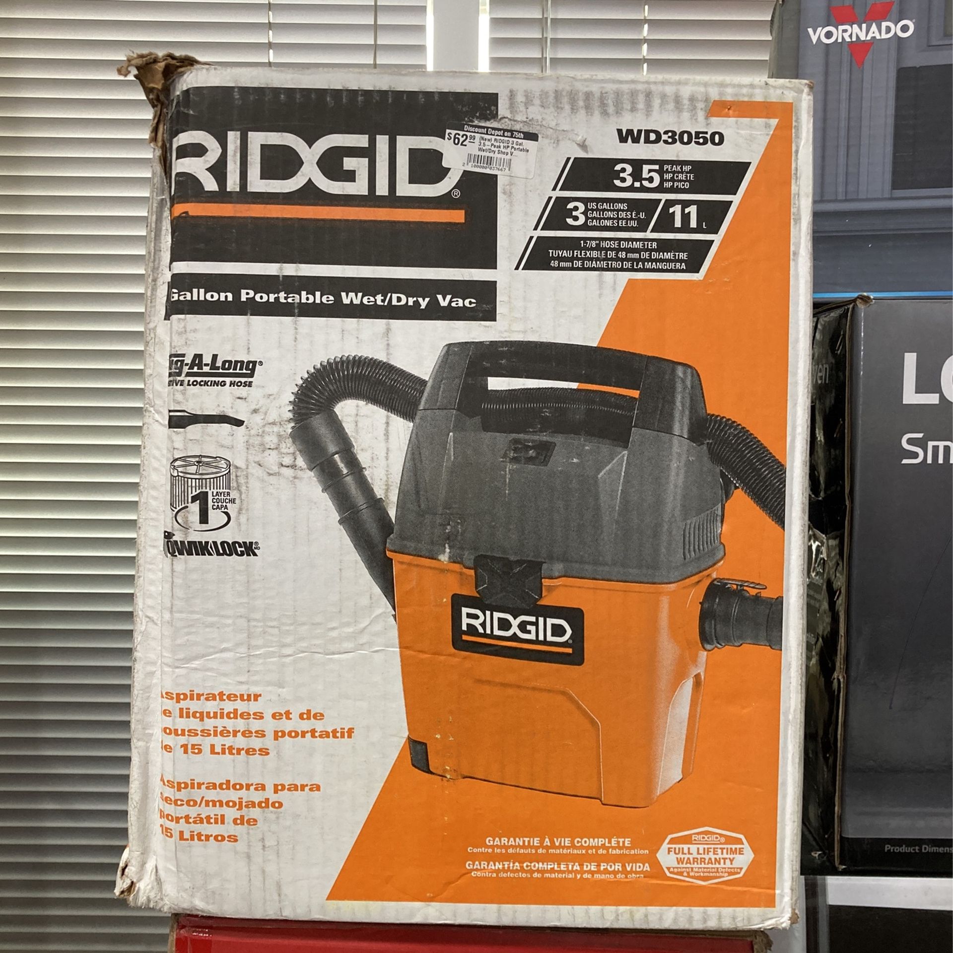 RIDGID 3 Gallon 3.5 Peak HP Portable Wet/Dry Shop Vacuum with Built in Dust Pan, Filter, Expandable Locking Hose and Car Nozzle